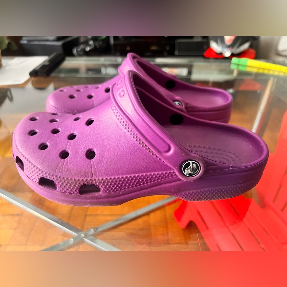 dark pink crocs unisex - Picture 2 of 4